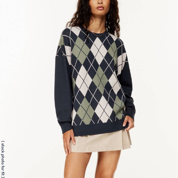 Aritzia Sunday Best Peggy Sweater in Total Eclipse / Shy Pink - Picture 1 of 7